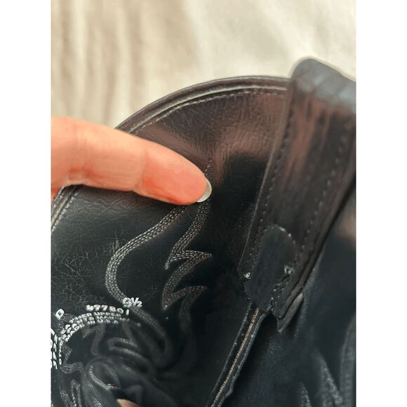 Women's Justin Black Snip Toe Cowboy Boots, Size 9 1/2, Leather - Picture 11 of 13